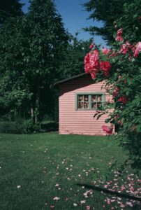 Corner Summer House: The Perfect Blend of Style and Functionality